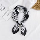 NHMN830669-21-houndstooth-large-flower-black-70cm