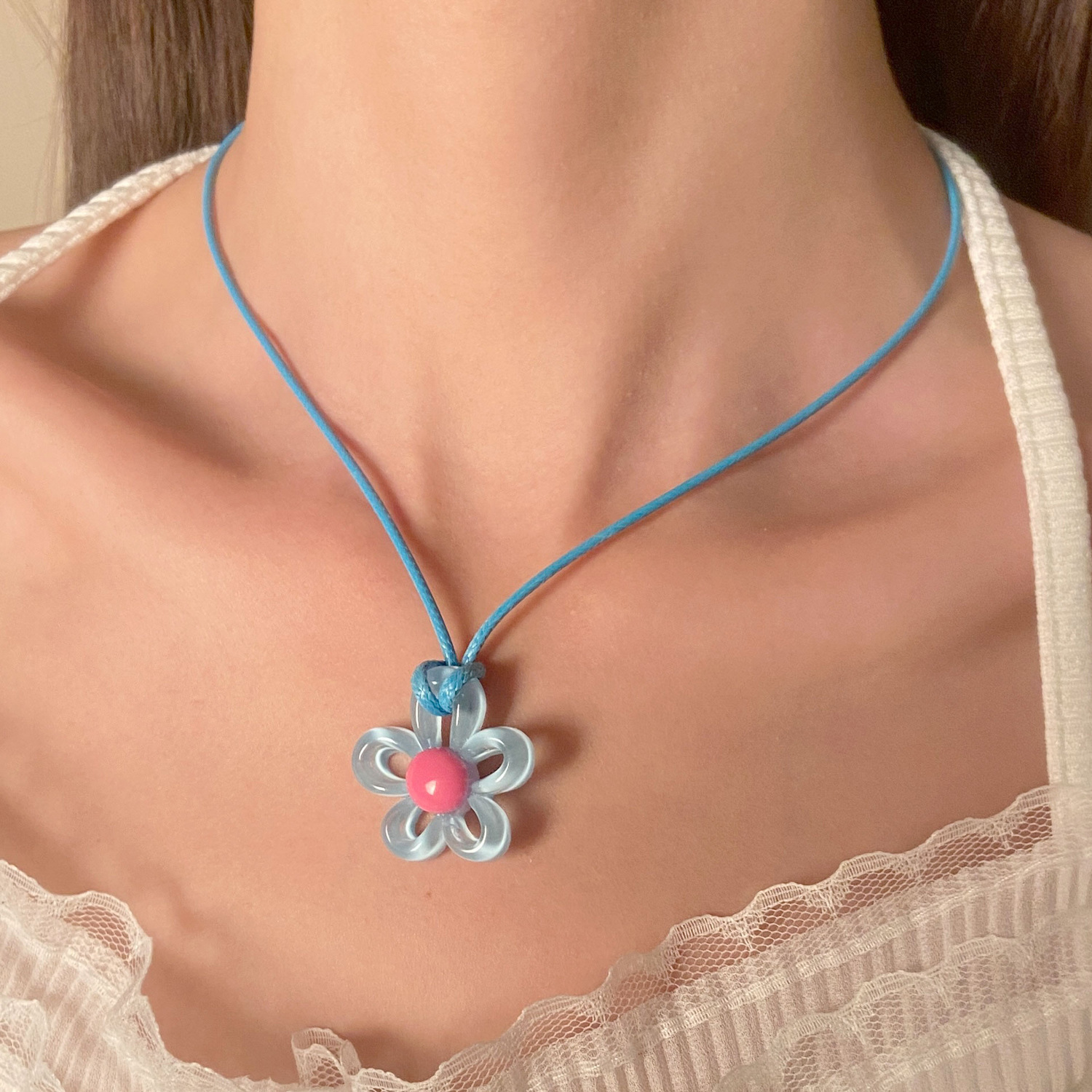 Estilo moderno Dulce Flor Arílico Venta Al Por Mayor Collar Colgante