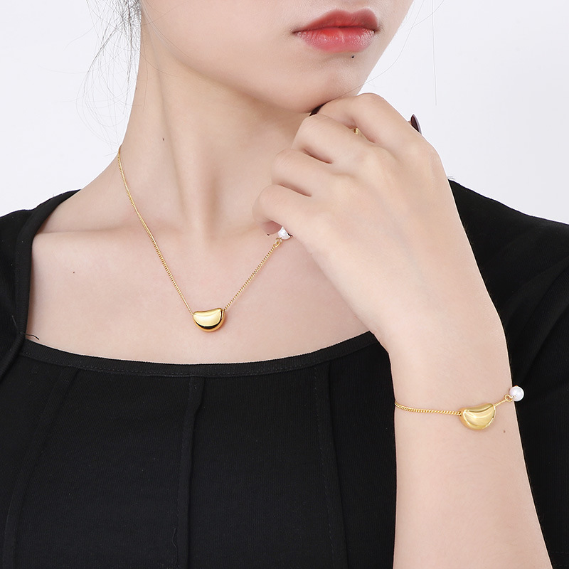 Dulce Forma De Corazón Acero Titanio Enchapado Chapado En Oro Pulsera Collar