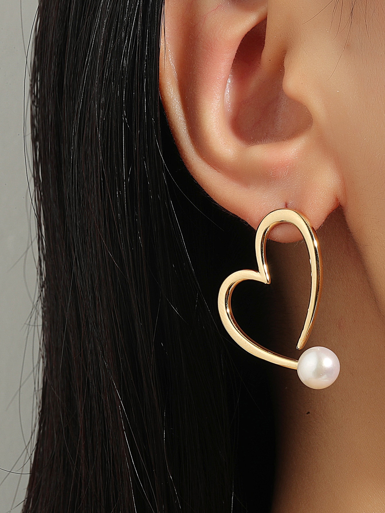 1 Par Estilo Simple Forma De Corazón Ahuecar Embutido Aleación Perlas Artificiales Pendientes