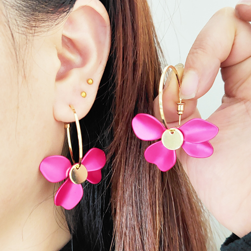 1 Par Dulce Estilo Simple Flor Barniz De Estufa Metal Pendientes De Gota