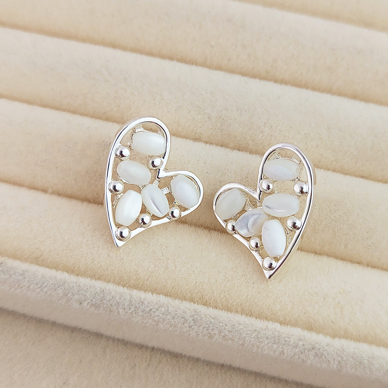 1 Par Estilo Simple Forma De Corazón Enchapado Embutido Materiales mixtos Cascarón Pendientes