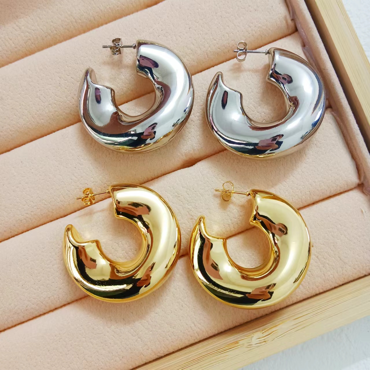 1 Par Estilo IG Estilo Simple Forma De C Enchapado Acero Inoxidable chapados en oro de 18k Pendientes