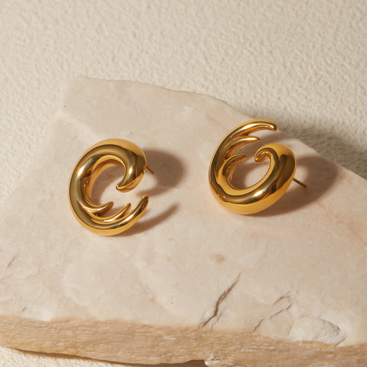 1 Par Estilo IG Ola Del Mar Acero Inoxidable chapados en oro de 18k Pendientes