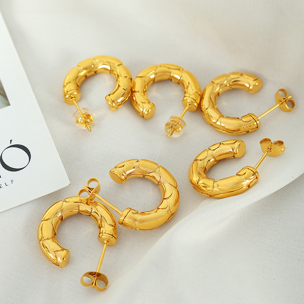 1 Par Elegante Estilo Simple Irregular Acero Titanio chapados en oro de 18k Pendientes