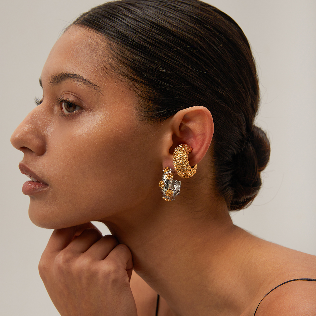 1 Par Estilo IG Estilo Simple Forma De C Flor Acero inoxidable 316 chapados en oro de 18k Pendientes