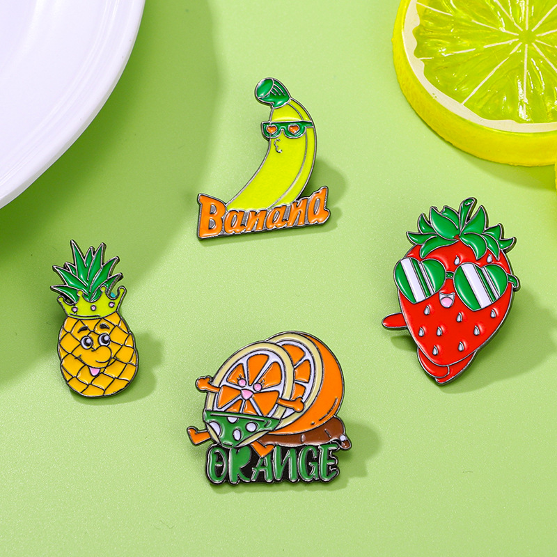 Estilo de dibujos animados Lindo Letra Fruta Aleación Esmalte Unisexo Broches