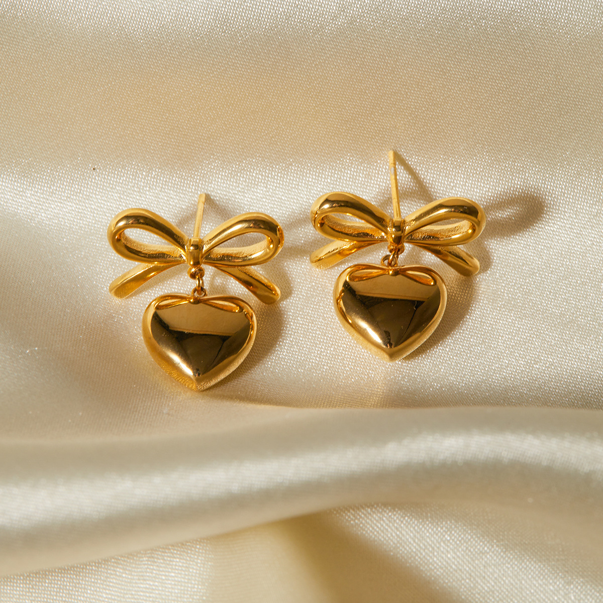 1 Par Elegante Estilo Simple Forma De Corazón Nudo De Lazo Enchapado Acero inoxidable 304 chapados en oro de 18k Pendientes De Gota