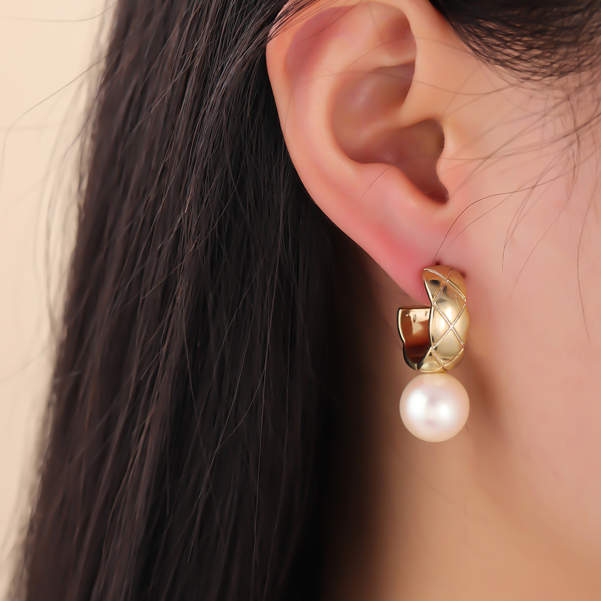 1 Par Casual Estilo Simple Color Sólido Enchapado Embutido Cobre Perla chapados en oro de 18k Pendientes