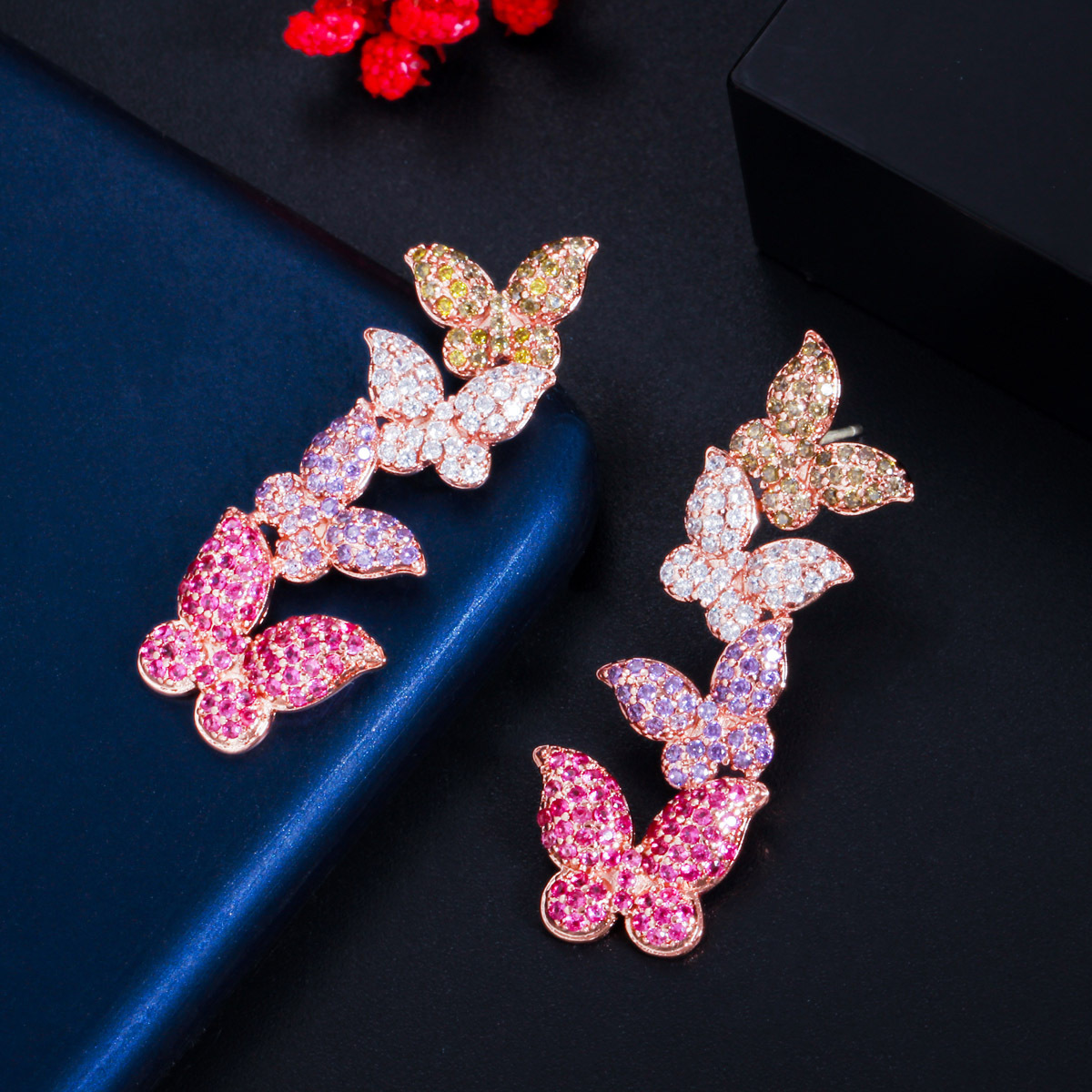 1 Par Elegante Señora Estilo Clásico Mariposa Enchapado Embutido Cobre Circón Pendientes De Gota