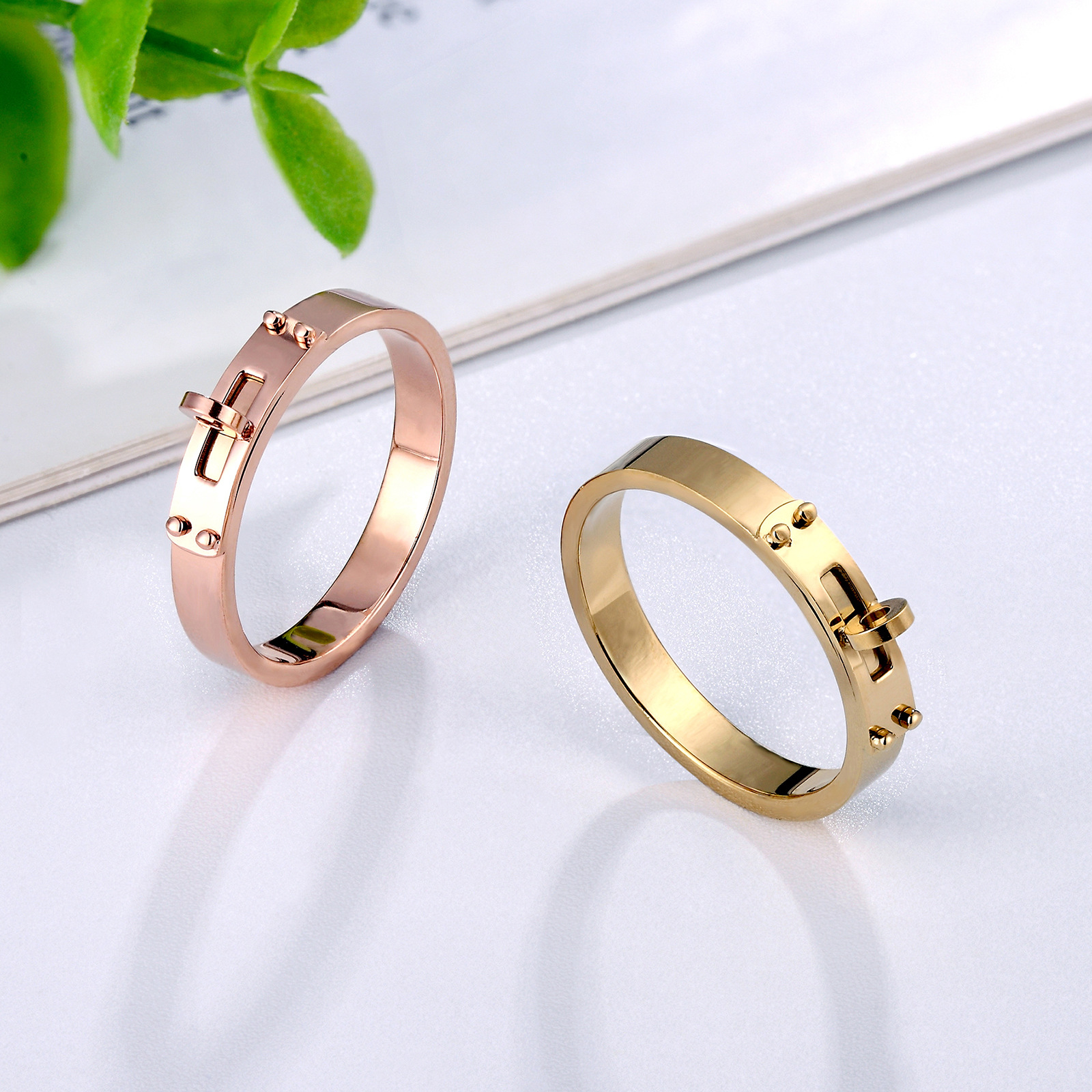 Estilo Simple Geométrico Acero Titanio Enchapado Chapado En Oro De 14 Quilates. Mujeres Anillos