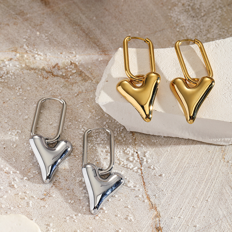 1 Par Estilo Simple Forma De Corazón Enchapado Acero inoxidable 304 chapados en oro de 18k Pendientes