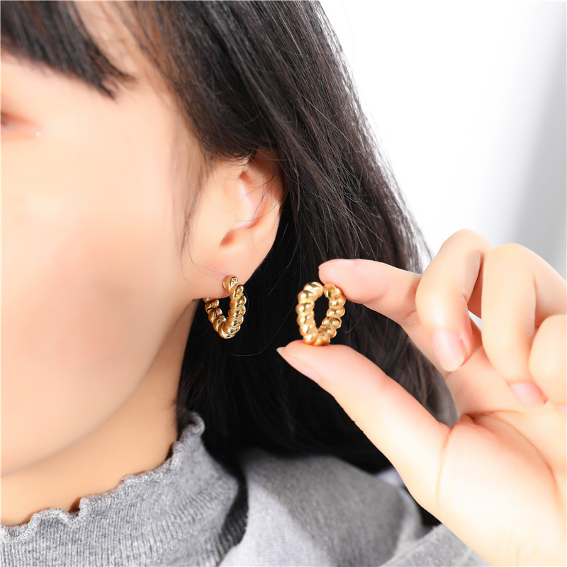 1 Par Casual Forma De Corazón Asimétrico Acero inoxidable 304 chapados en oro de 18k Aretes