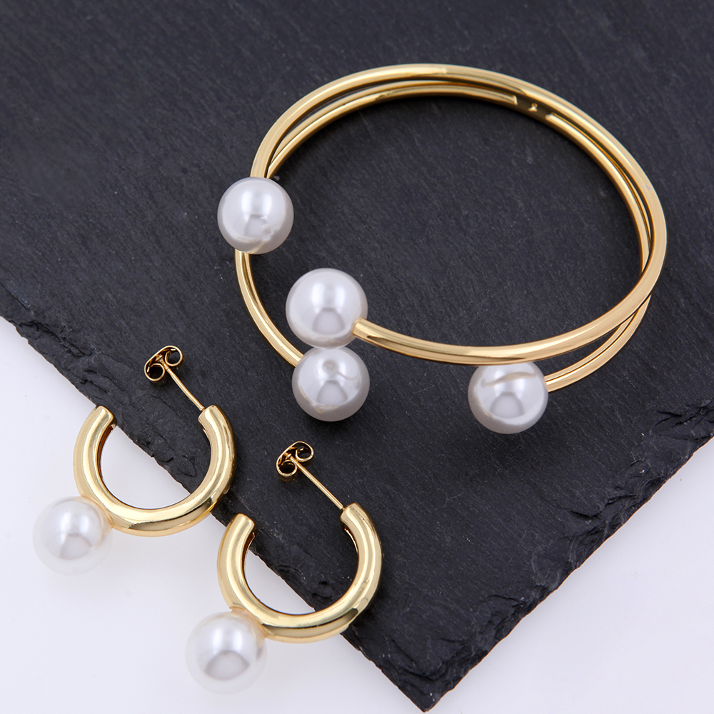 Estilo Simple Estilo Clásico Geométrico Perla Artificial Cobre Enchapado Embutido Perlas Artificiales chapados en oro de 18k Mujeres Conjunto De Joyas