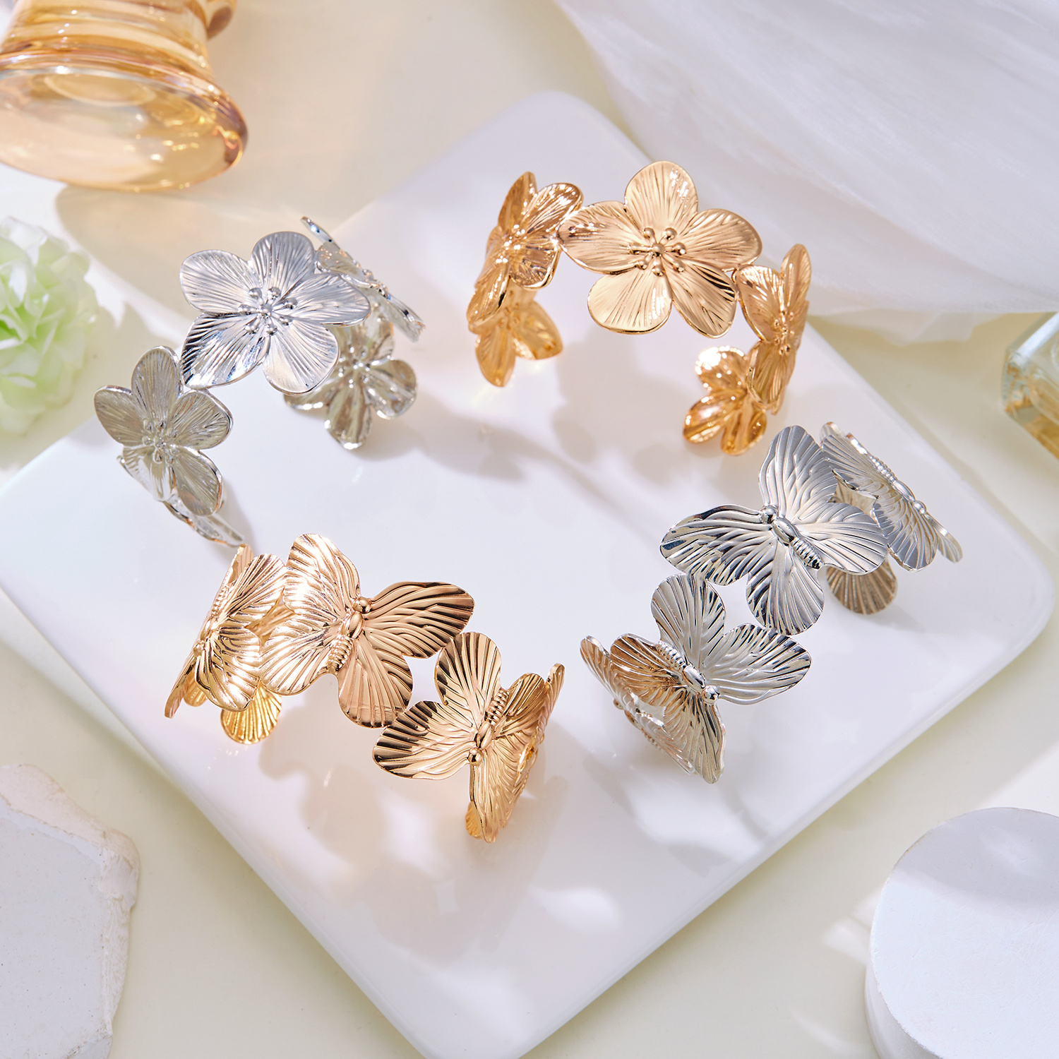 Estilo IG Elegante Estilo Simple Flor Mariposa Hierro Venta Al Por Mayor Brazalete